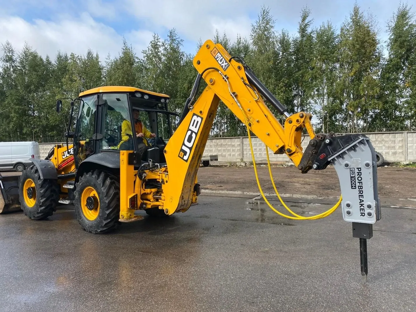 Экскаватор погрузчик с гидромолотом ProfBreaker PB-100H