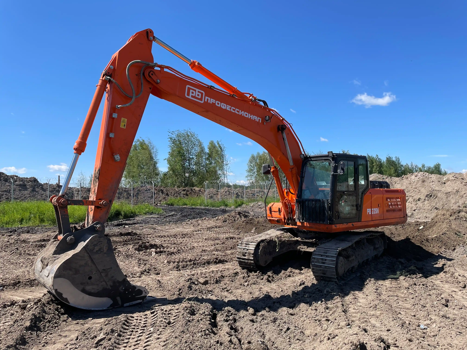 Экскаватор Профессионал PB225N, Габаритный экскаватор Профессионал, Гусеничный экскаватор Профессионал Экскаватор Профессионал PB225N, Габаритный экскаватор Профессионал, Гусеничный экскаватор Профессионал