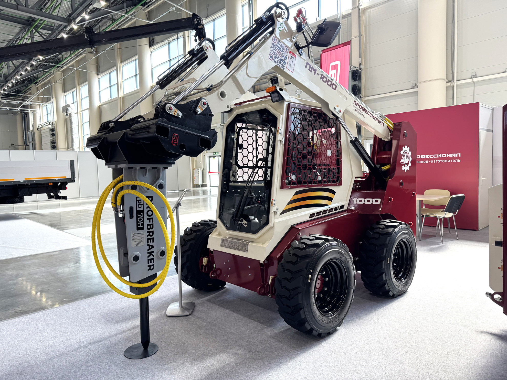 Купить мини-погрузчик Профессионал, ПМ-1000, Мини-погрузчик с бортовым поворотом