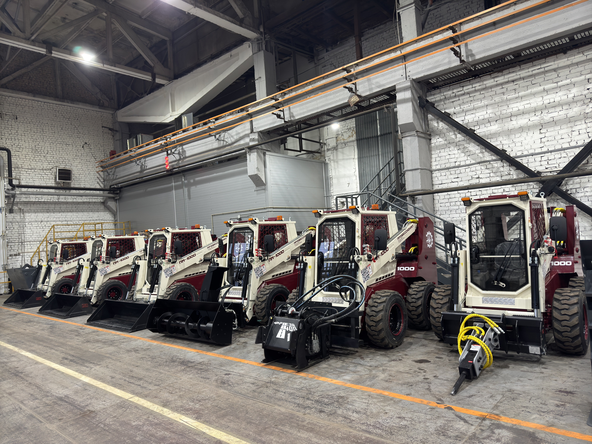 Купить мини-погрузчик Профессионал, ПМ-1000, Мини-погрузчик с бортовым поворотом