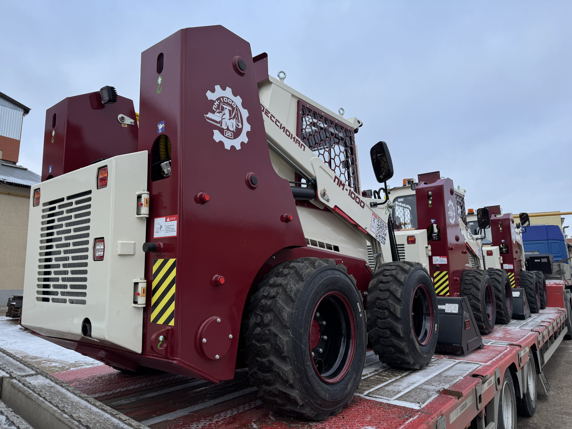 Купить мини-погрузчик Профессионал, ПМ-1000, Мини-погрузчик с бортовым поворотом