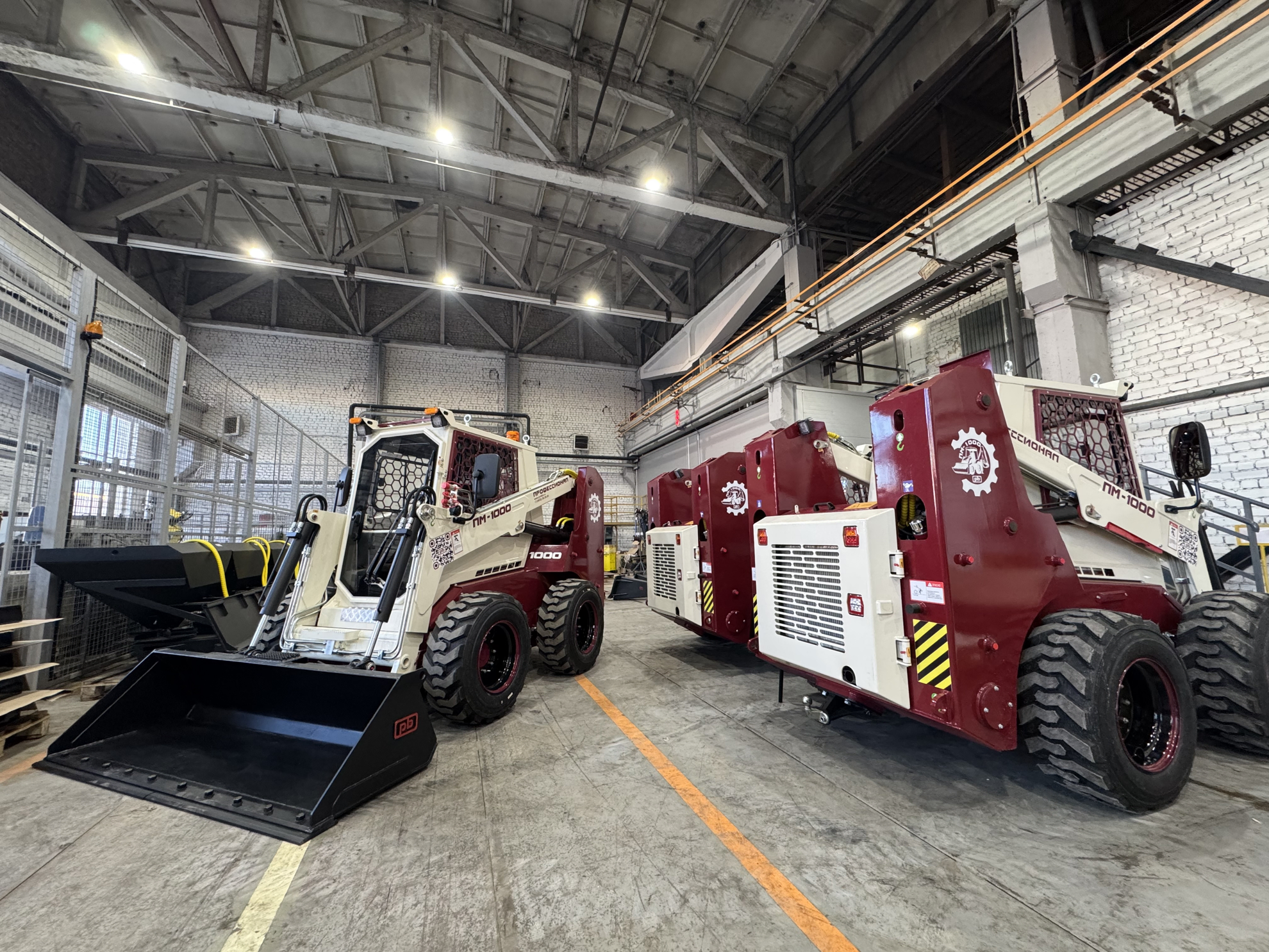 Купить мини-погрузчик Профессионал, ПМ-1000, Мини-погрузчик с бортовым поворотом