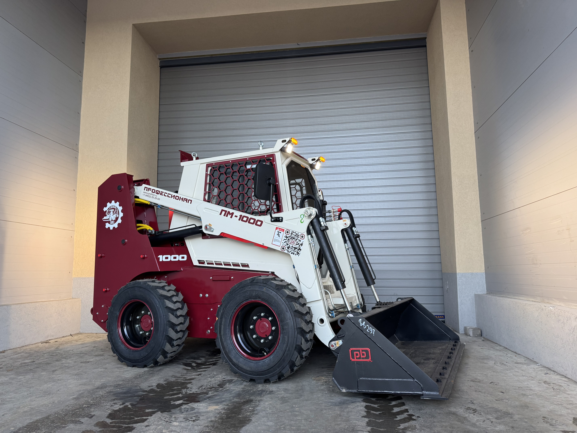 Купить мини-погрузчик Профессионал, ПМ-1000, Мини-погрузчик с бортовым поворотом