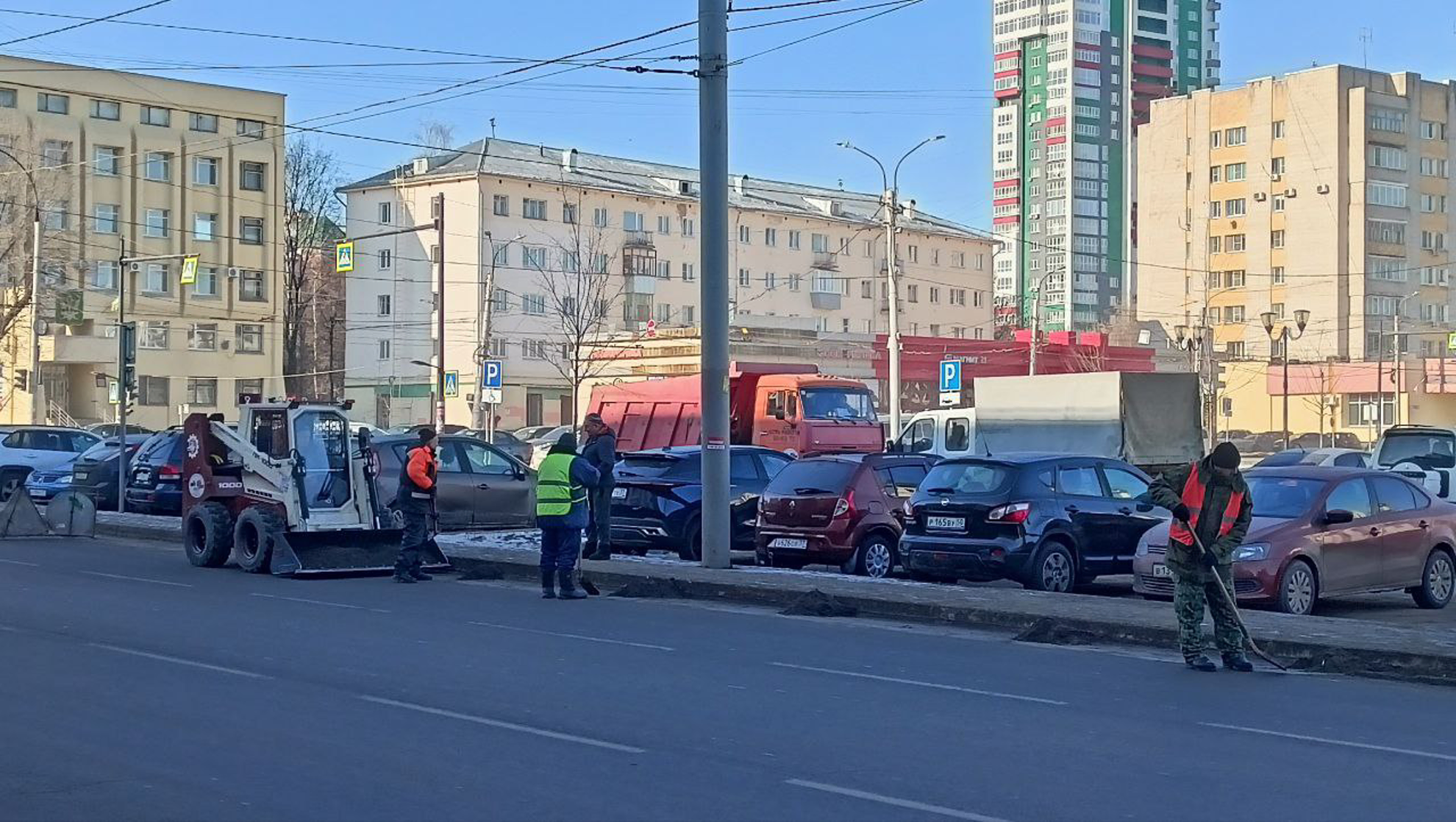 Уборка главных проспектов города, вместе с Профессионал ПМ-1000! 