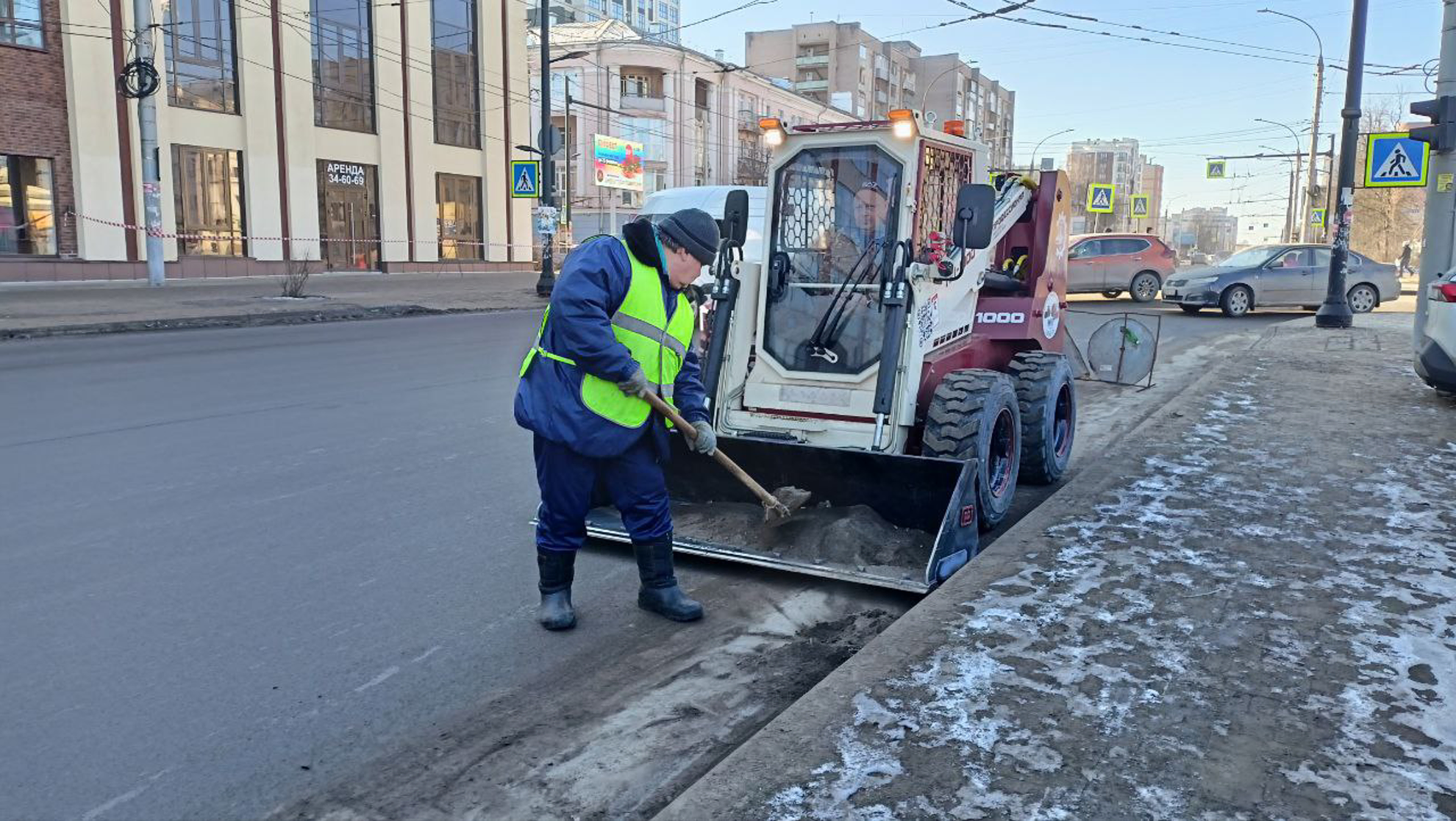 Уборка главных проспектов города, вместе с Профессионал ПМ-1000! 