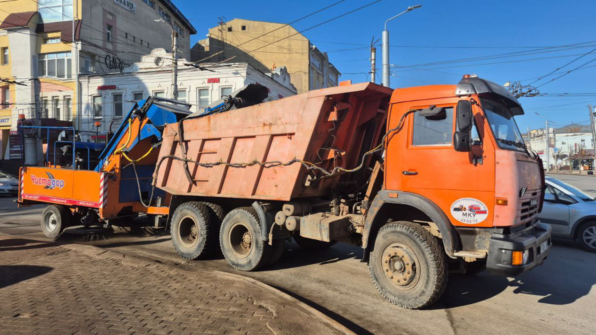 Уборка главных проспектов города, вместе с Профессионал ПМ-1000! 