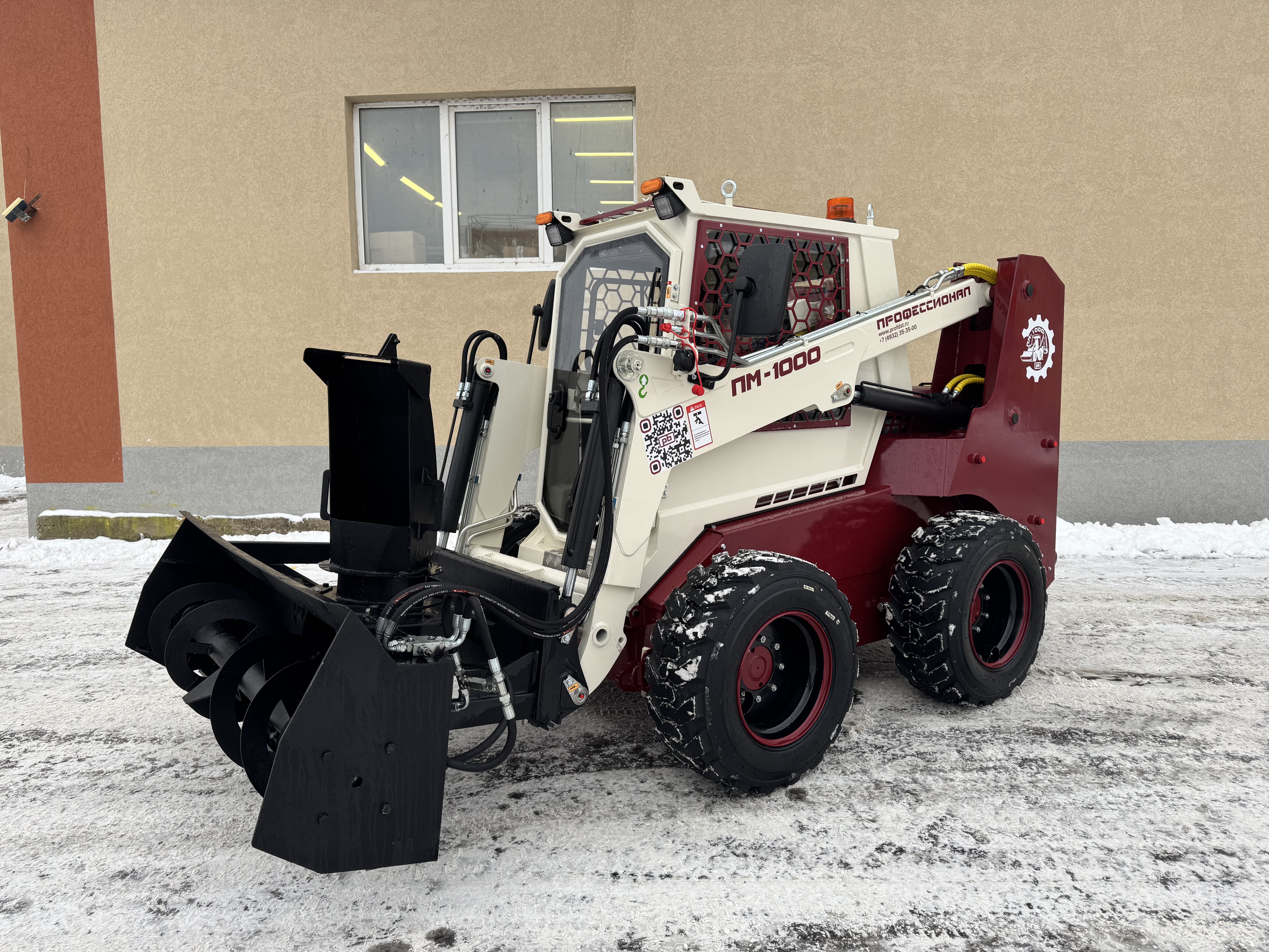 Почему коммунальные службы выбирают мини-погрузчики Профессионал ПМ-1000? Почему коммунальные службы выбирают мини-погрузчики Профессионал ПМ-1000?