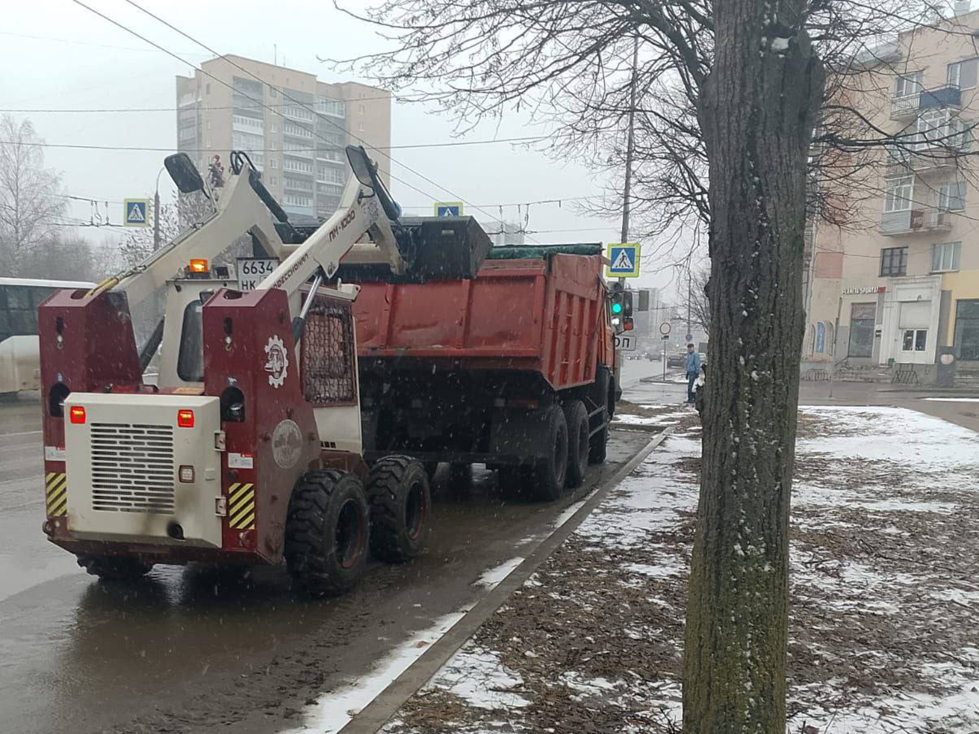 Почему коммунальные службы выбирают мини-погрузчики Профессионал ПМ-1000? Почему коммунальные службы выбирают мини-погрузчики Профессионал ПМ-1000?