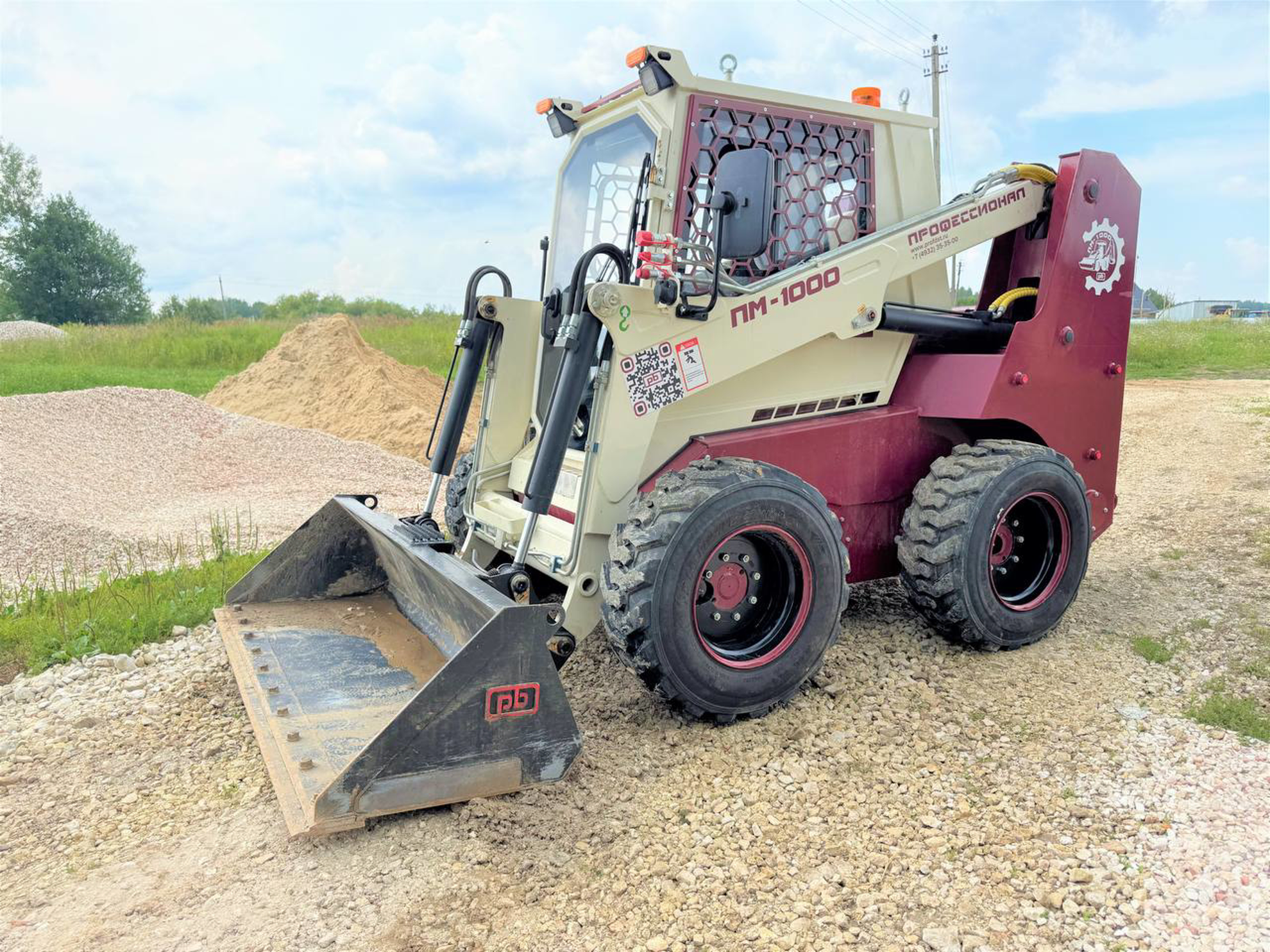 Мини-погрузчик ПМ-1000 для строительства 