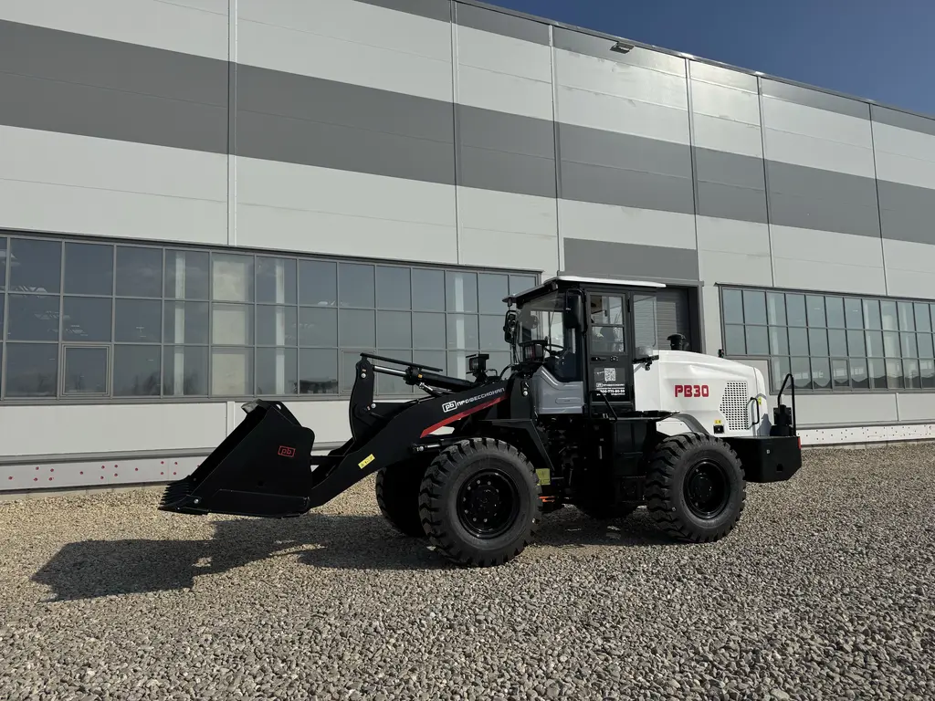 Фронтальный погрузчик российского производства PB30
