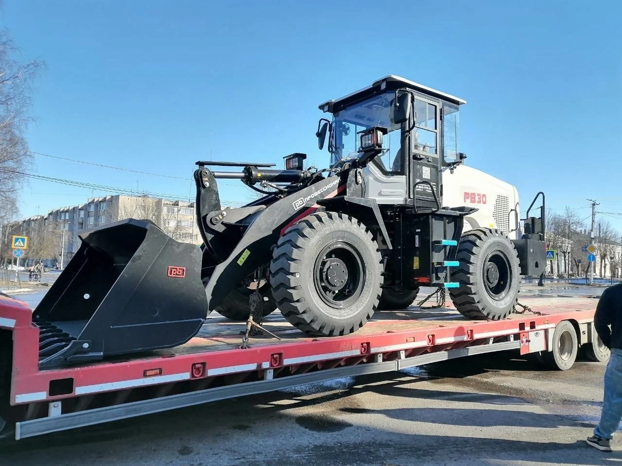 Доставка фронтального погрузчика PB30