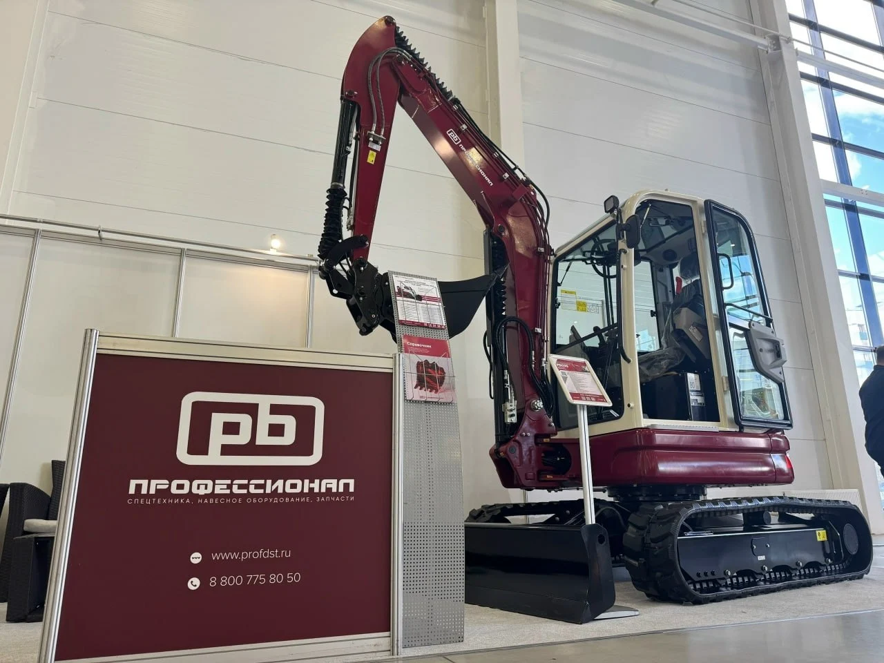 Гусеничный мини-экскаватор PB035